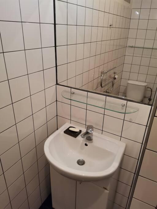 Cozy Studio In The City Centre Near Train Station Pressburg Exterior foto