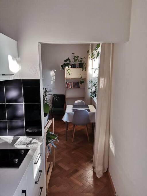 Cozy Studio In The City Centre Near Train Station Pressburg Exterior foto